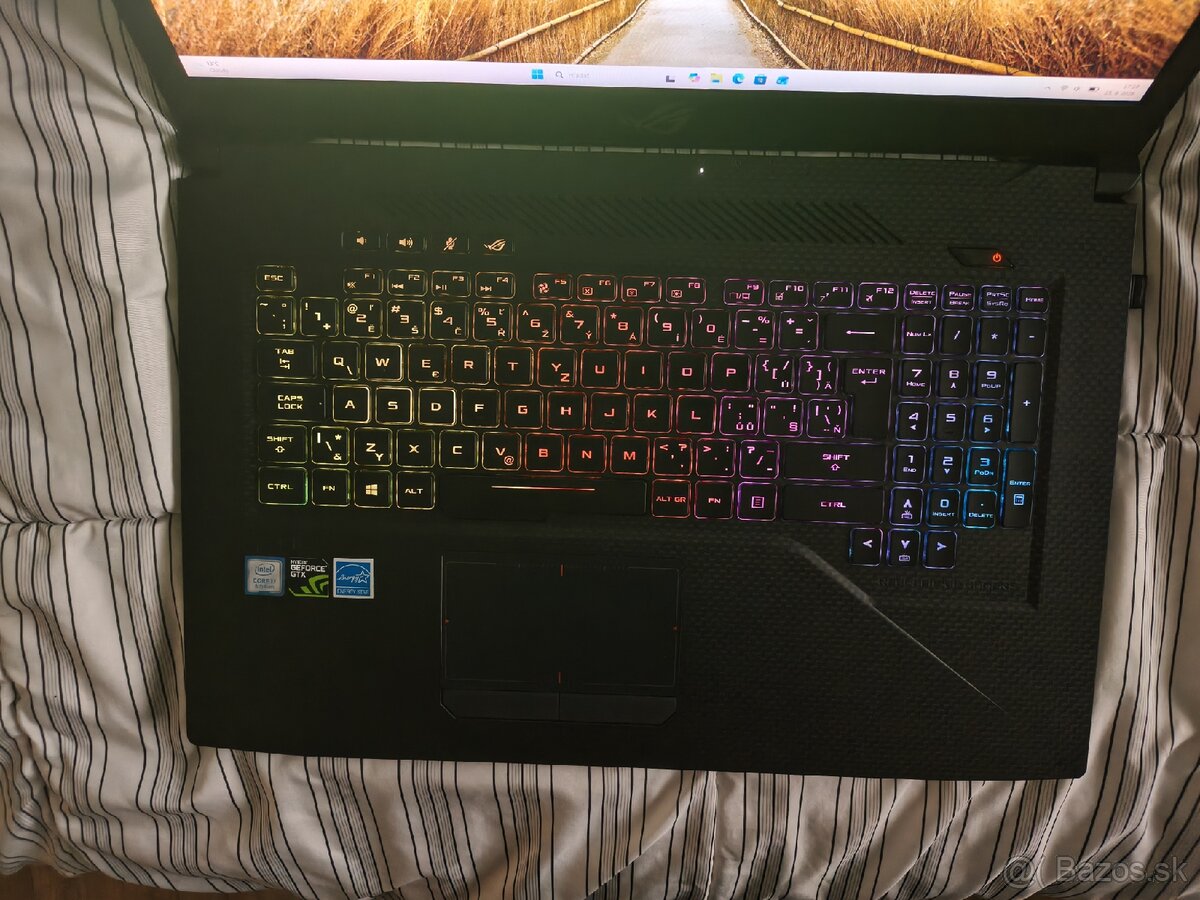 Predám herný notebook ASUS ROG Strix GL703GM - 2