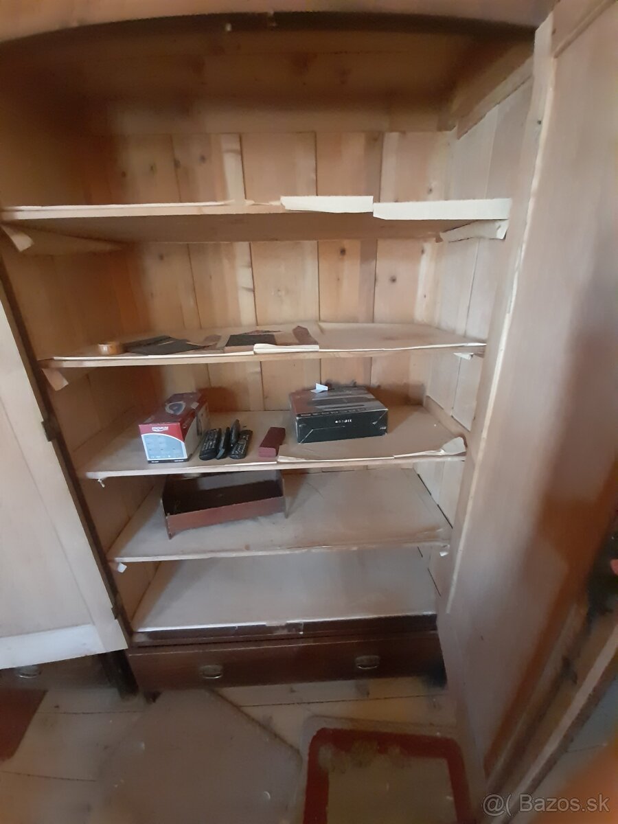 Šatník, starožitné skrine - 2