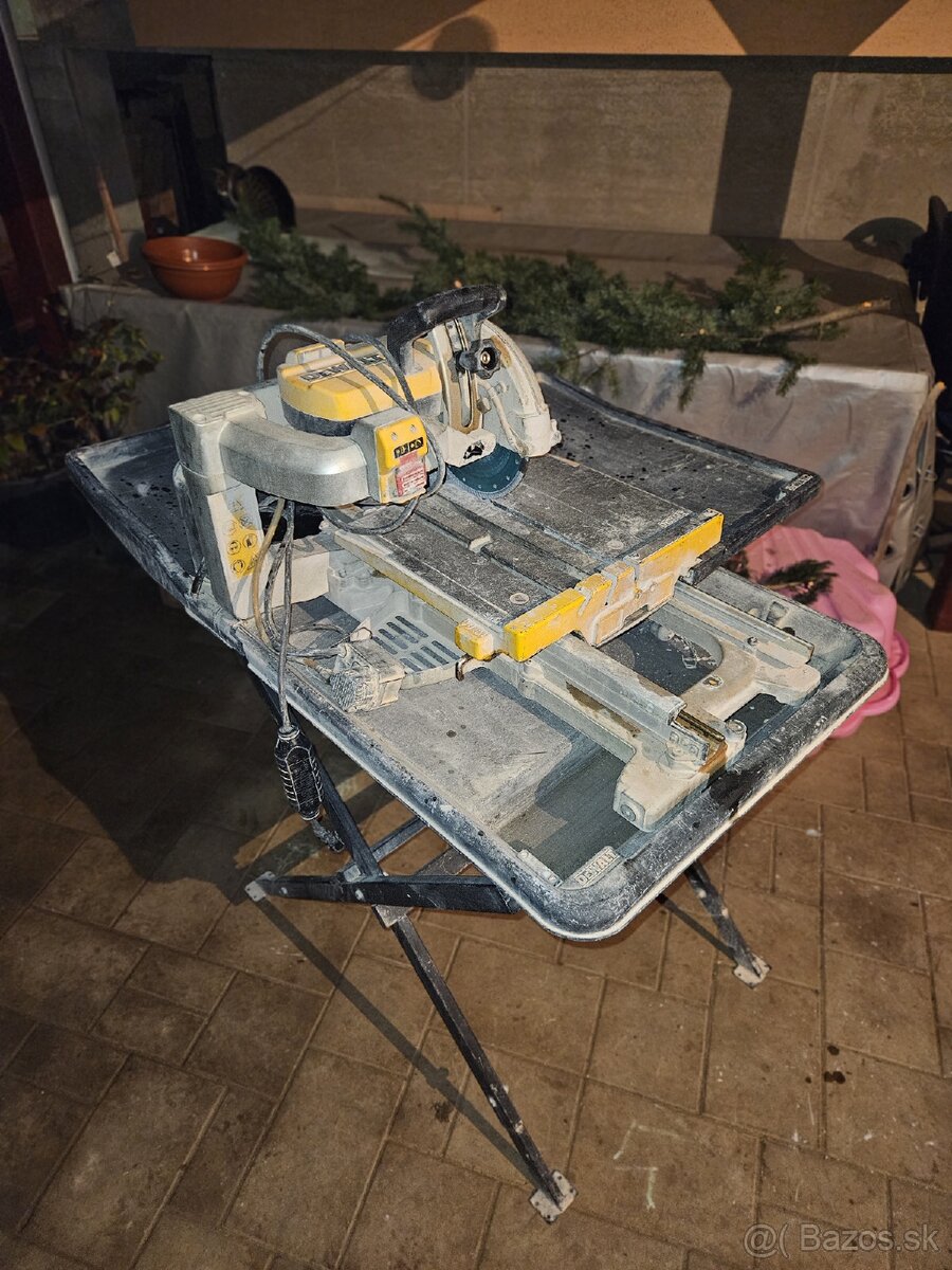 Predám vodnú pílu Dewalt - 2