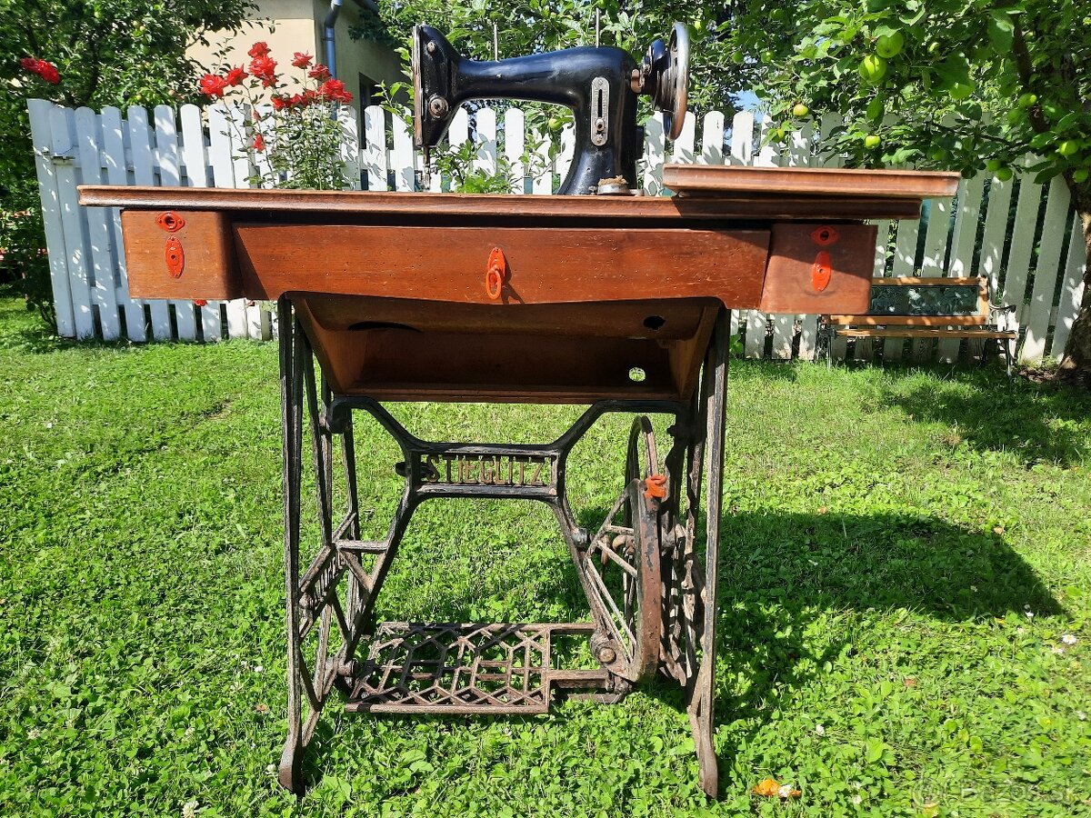 Starožitný šijací stroj - 2