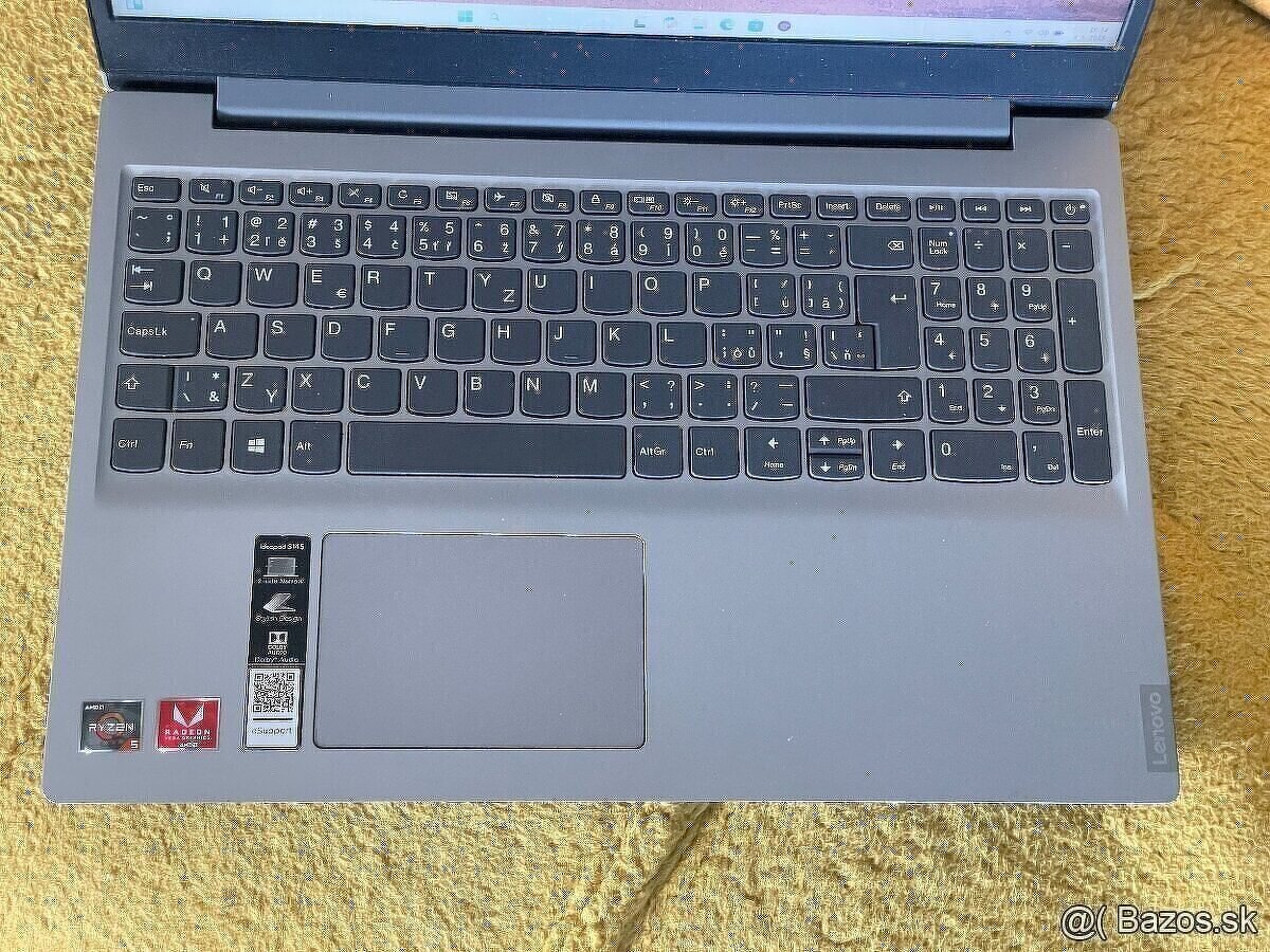 Predám veľmi zachovalý notebook Lenovo Ideoad5. - 2