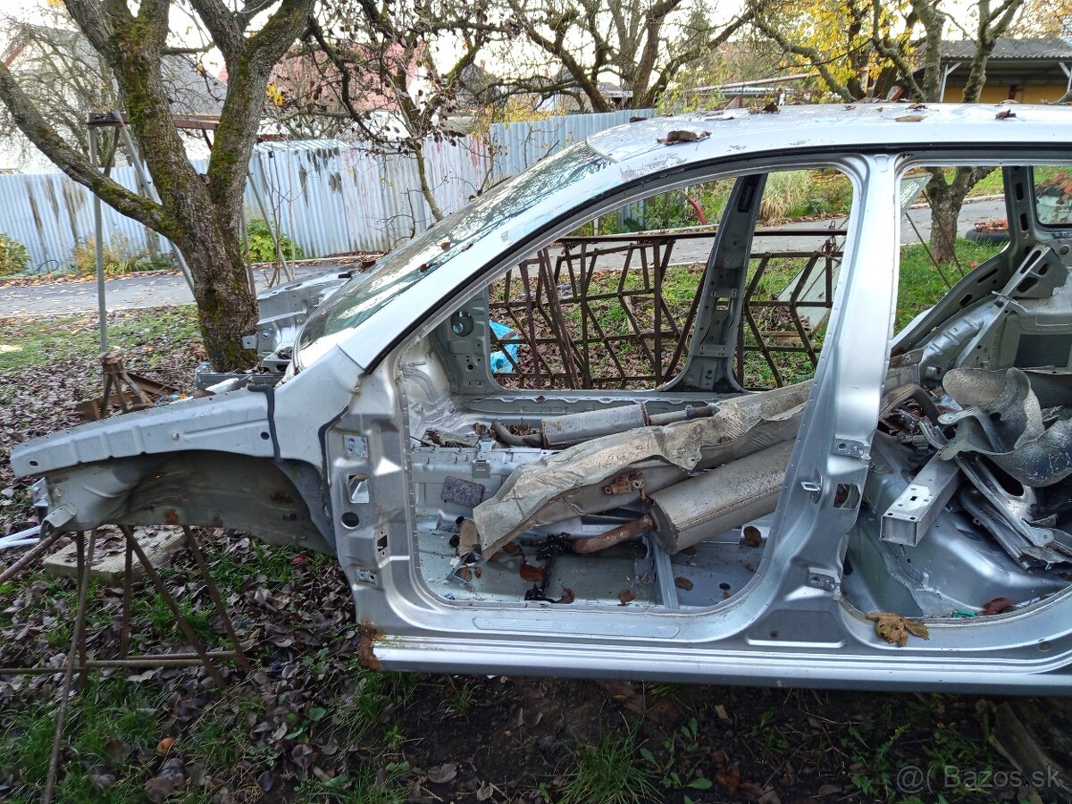 Predám skelet z Fabia 1 Combi - 2