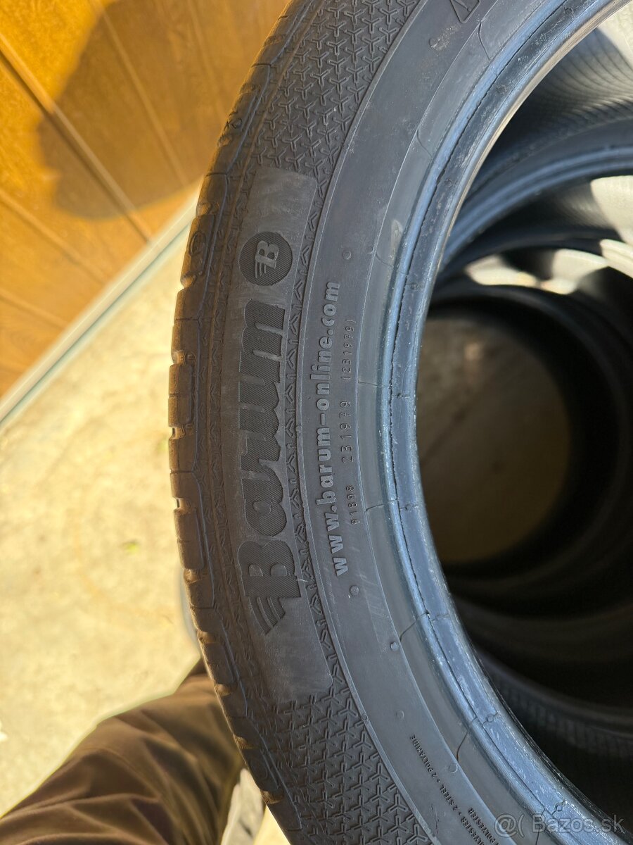 225/50r17 - 2