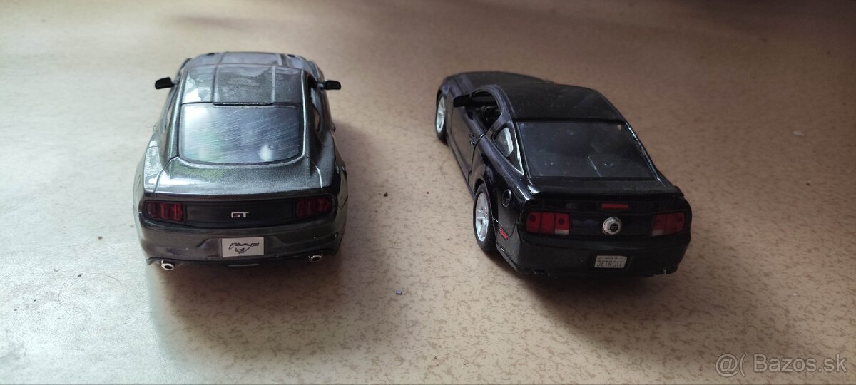 Ford Mustang 1:24 - 2