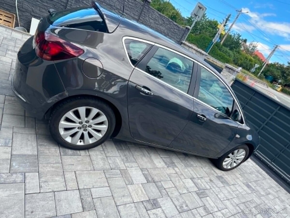 Opel astra J - 2