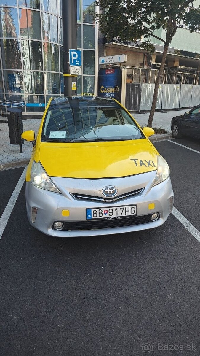 Toyota Prius Plus - 2