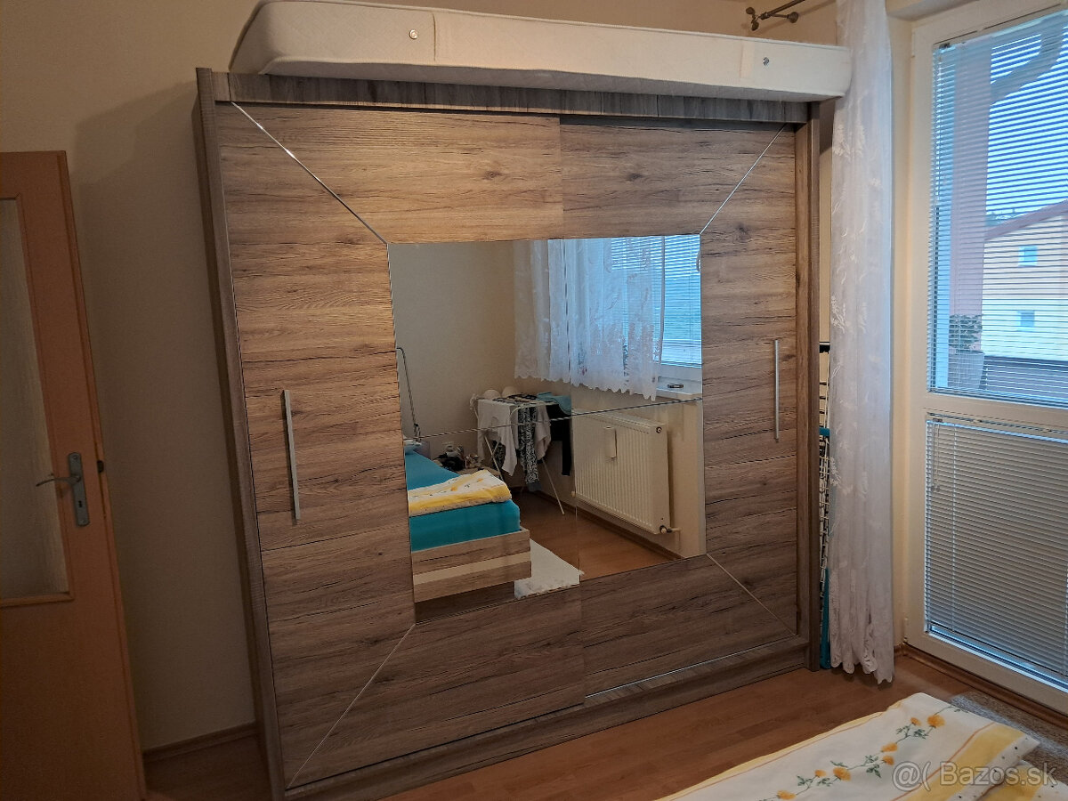 Lacno predám nábytok - 2