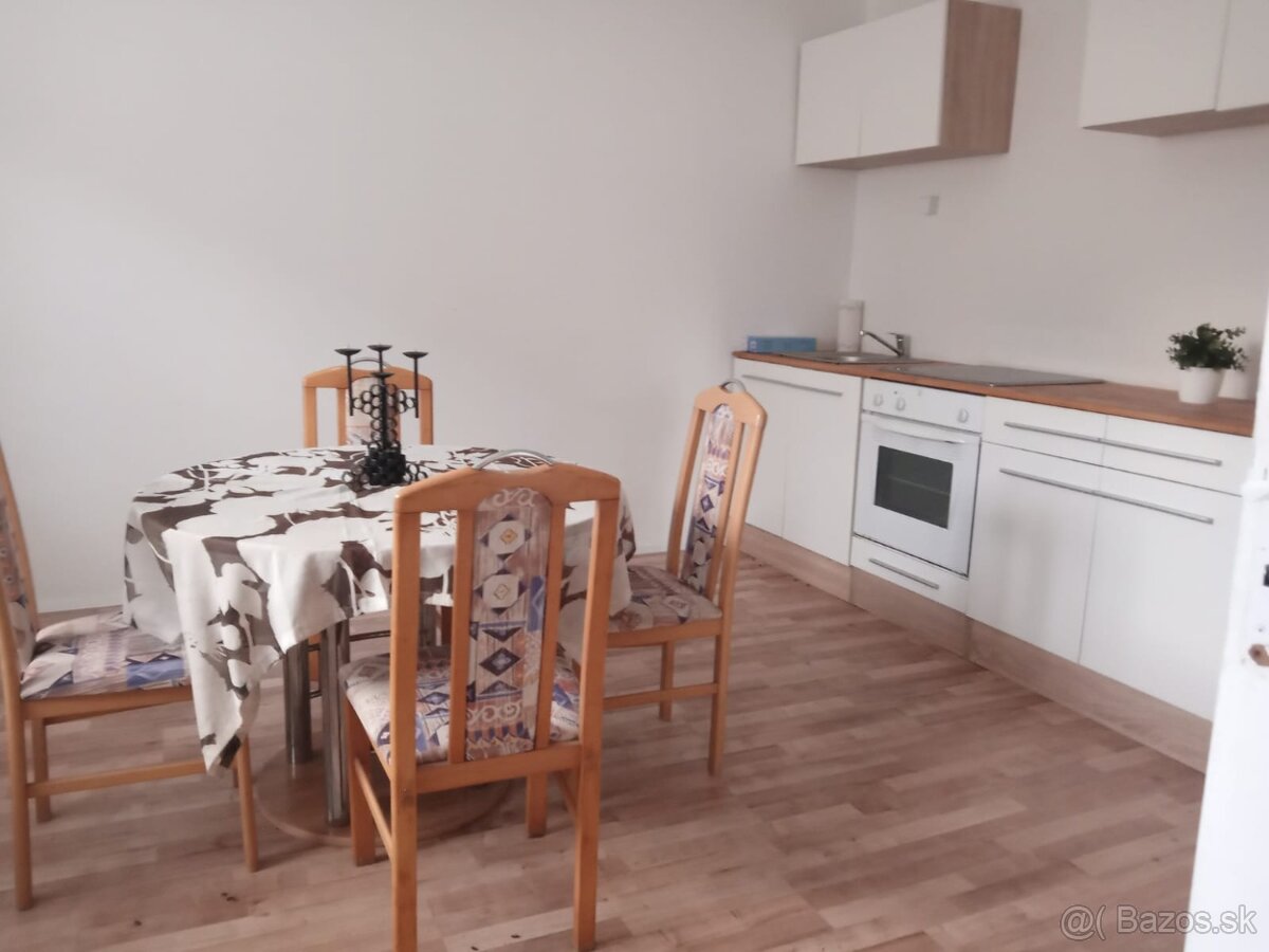 Rodinný dom - Lúčnica nad Žitavou - 2