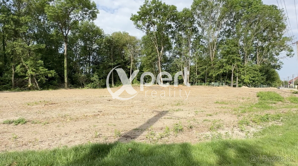 TRI slnečné, susediace stavebné pozemky do 10km od mesta Veľ - 2