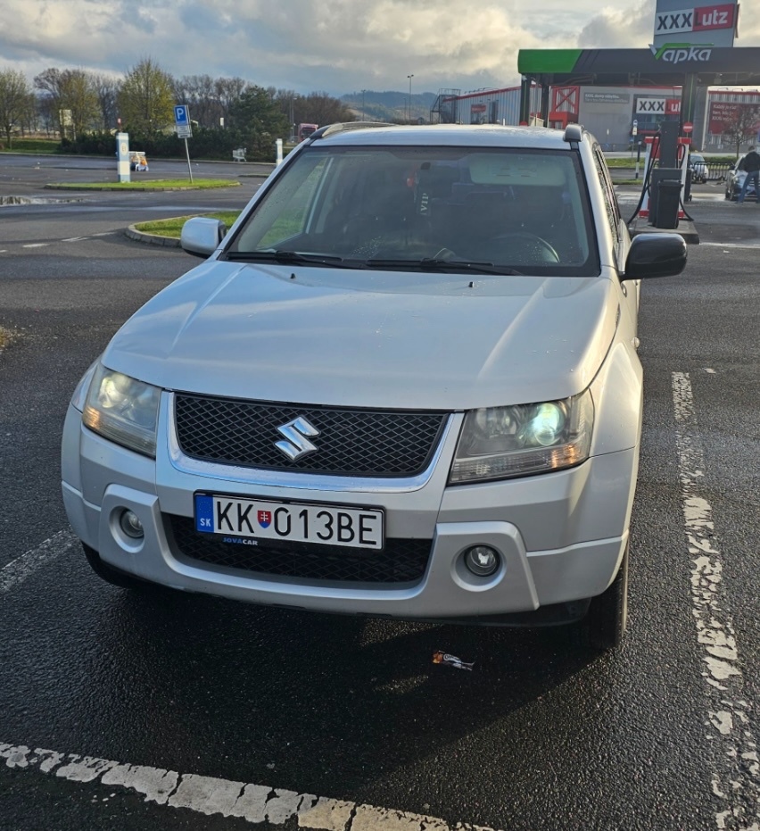 Suzuki grand vitara2.0. Benzín - 2