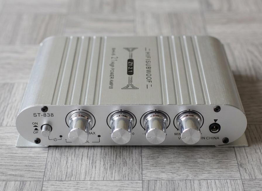 Zosilňovač 2x40W, s adaptérom - 2