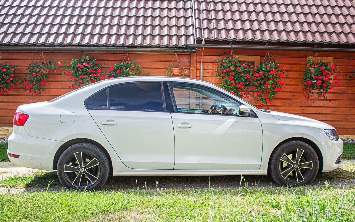 Volkswagen Jetta 1.6 TDI Comfortline - 2