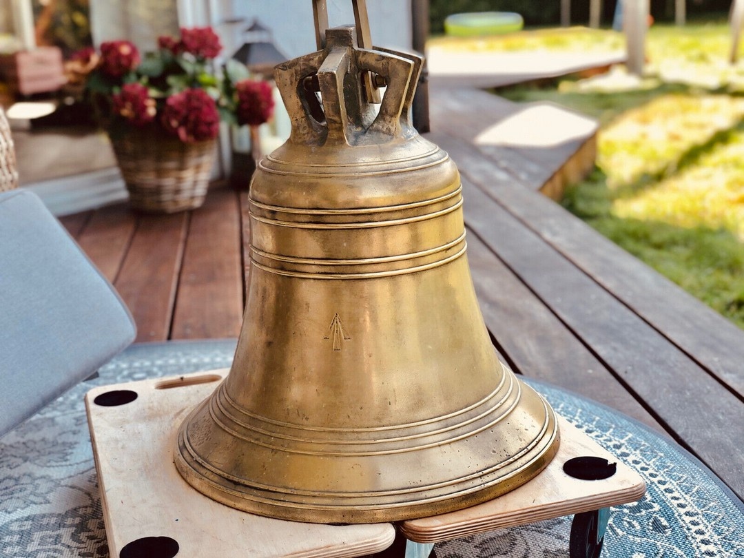 Zvon z 2. svetovej vojny – britská lietadlová loď HMS - 2