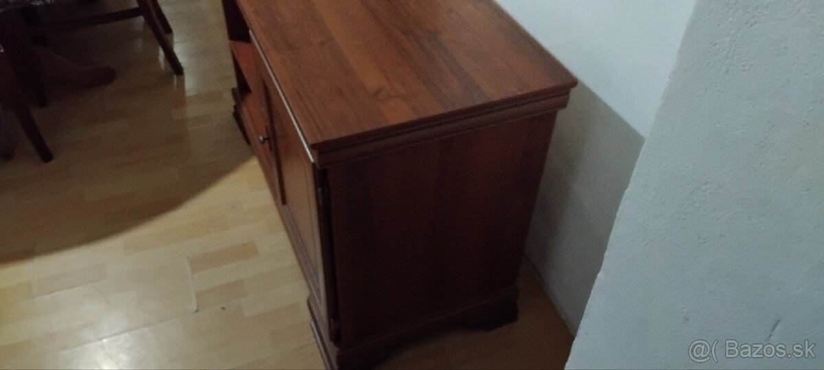 Komoda - 2