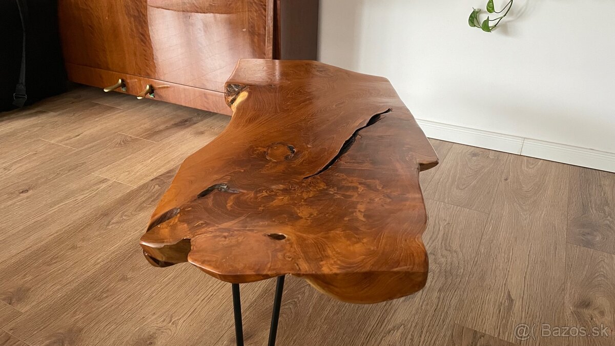 Dizajnový konferenčný stolík z masívu. - 2