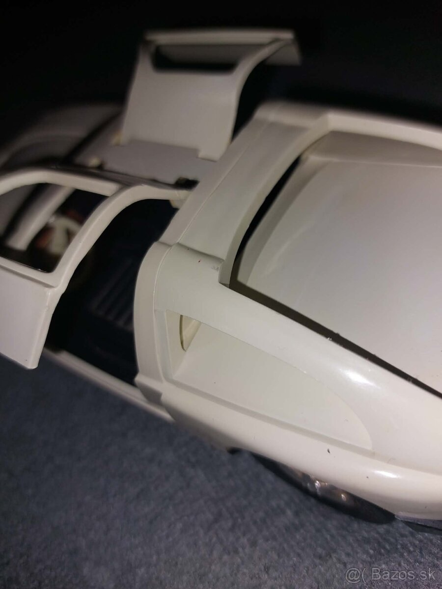 Stará hračka Mercedes s 111,ites - 2