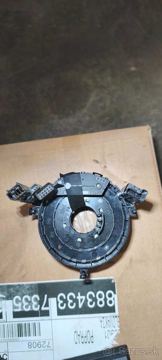 Audi A4 B7 snímač uhlu volantu( slimák ) - 2