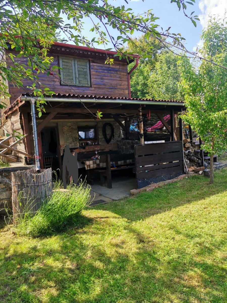 Záhrada s chatou - 2