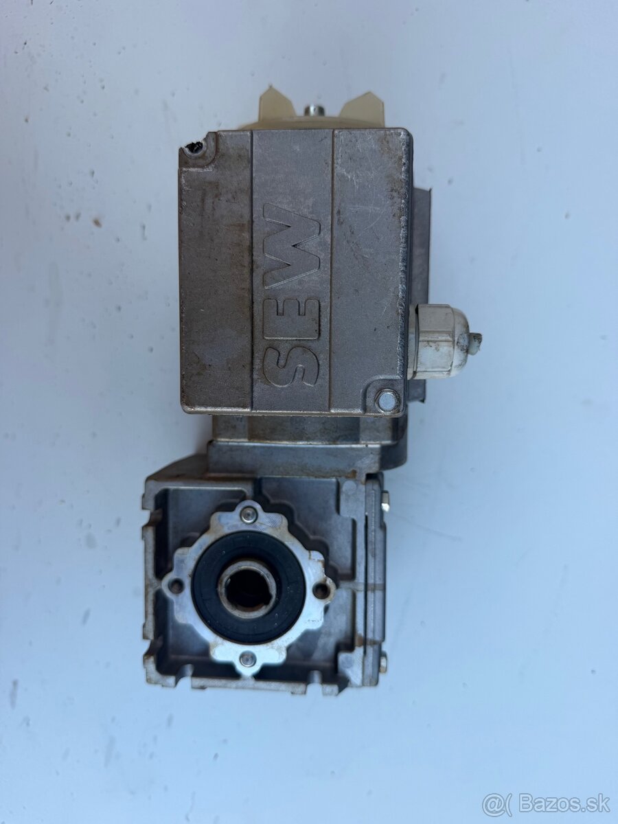 Elektromotor s prevodovkou 22 ot/min - 2