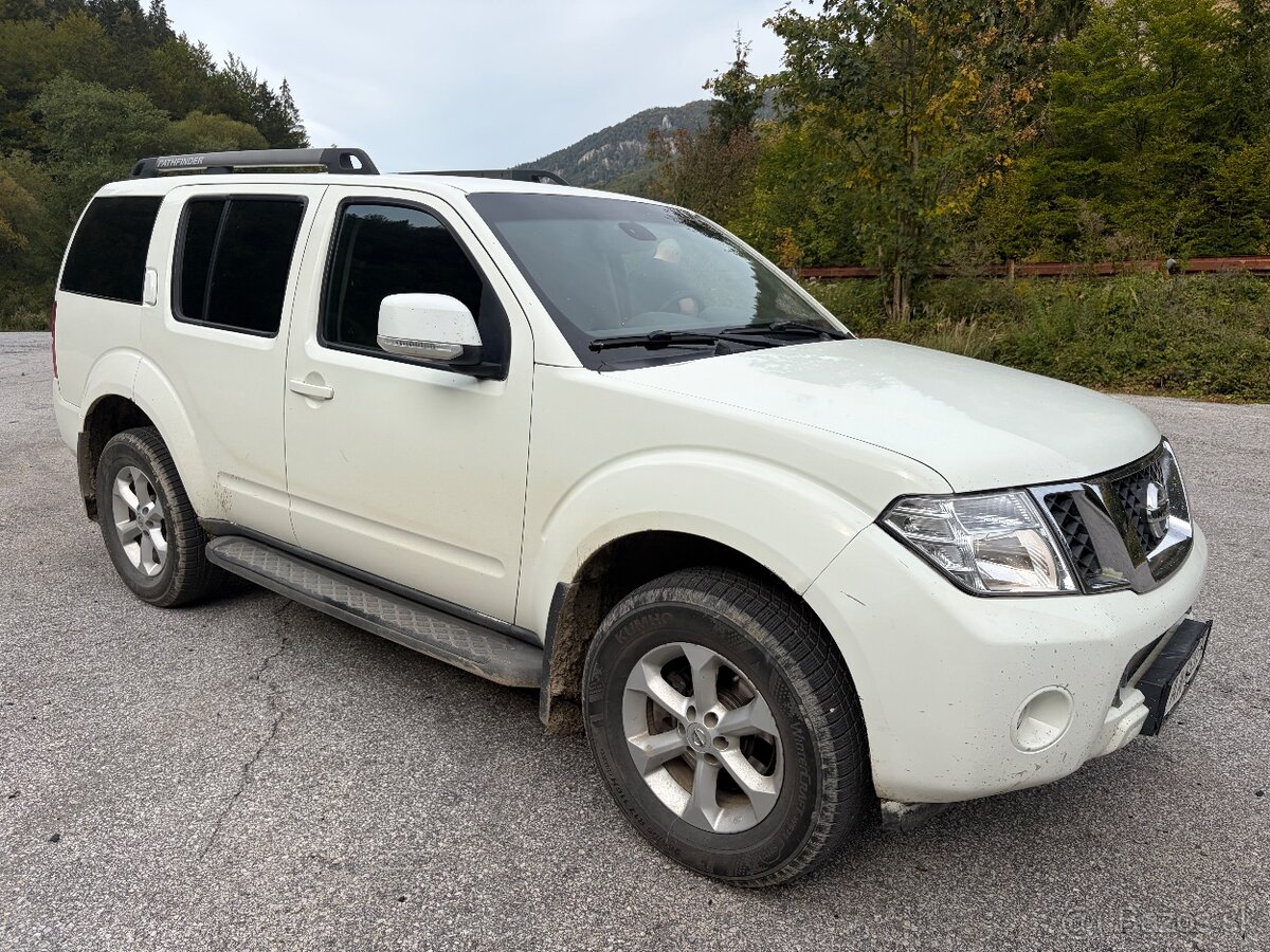 Nissan Pathfinder - 2