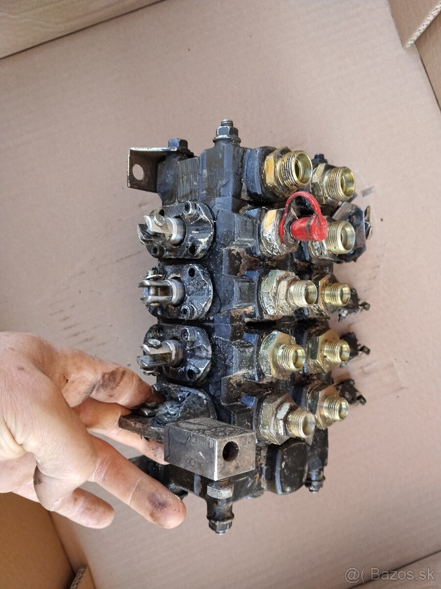 4 sekciovy ciový hydraulicky rozvádzač - 2