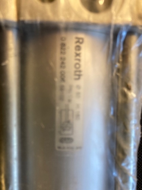 Pneumatický válec REXROTH - 2