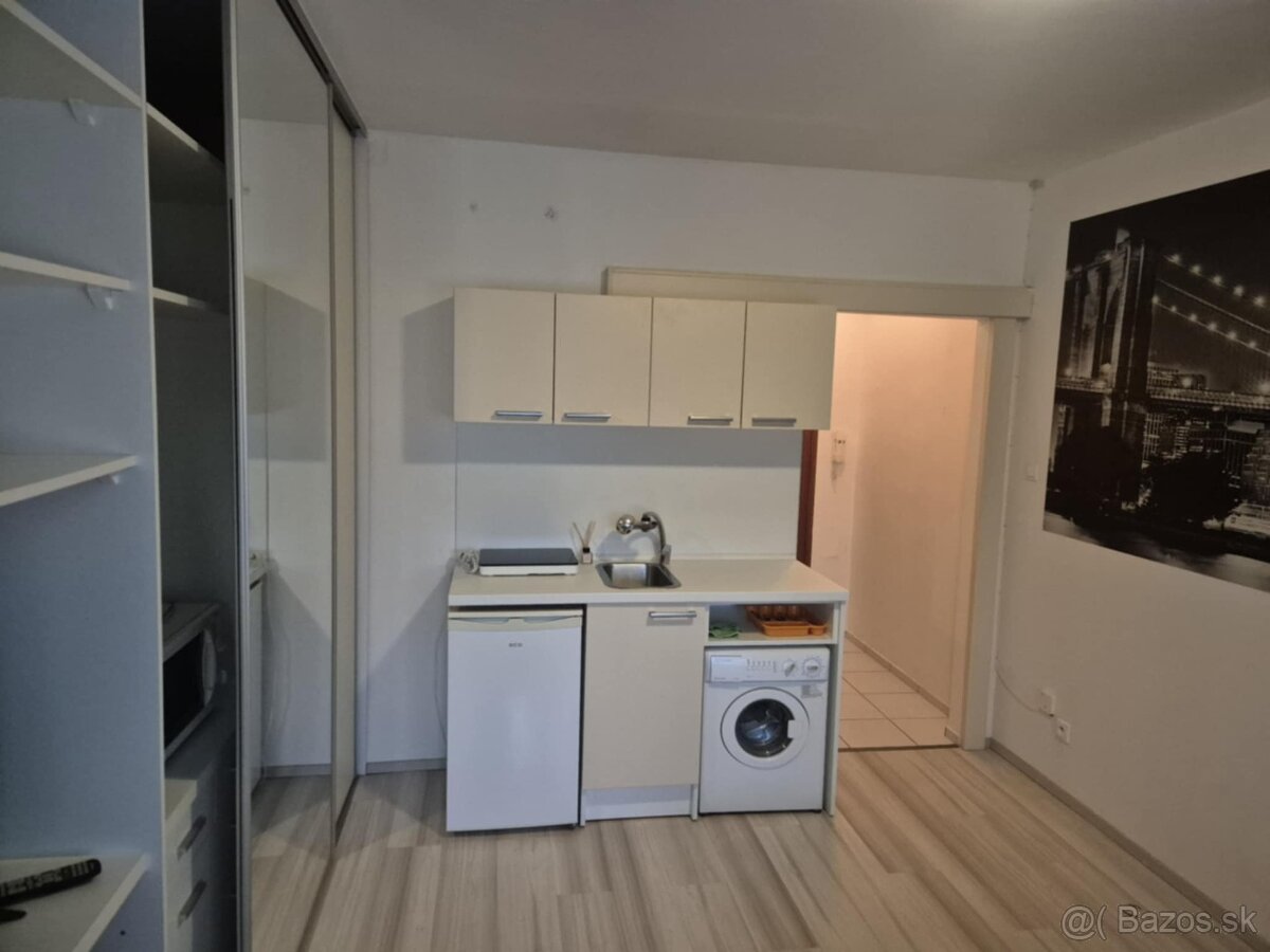 Garzónka (21 m2), ul. Hviezdna, Komárno - 2