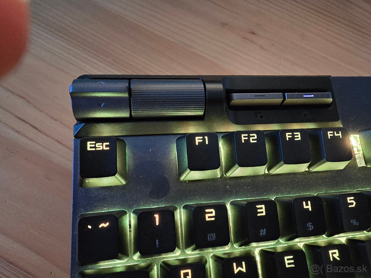 ASUS ROG STRIX FLARE II ANIMATE - 2