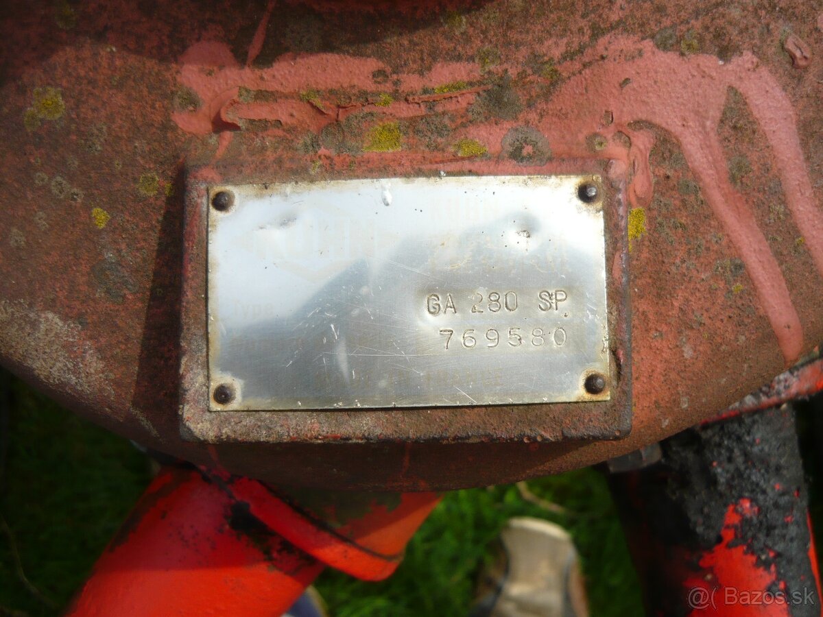 KUHN 280 SHRNOVAČ -- ruzné díly - 2