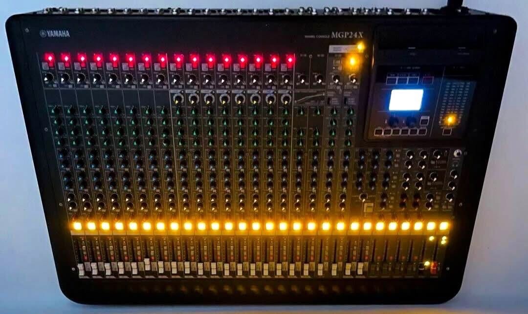 Yamaha mgp24X mix pult - 2