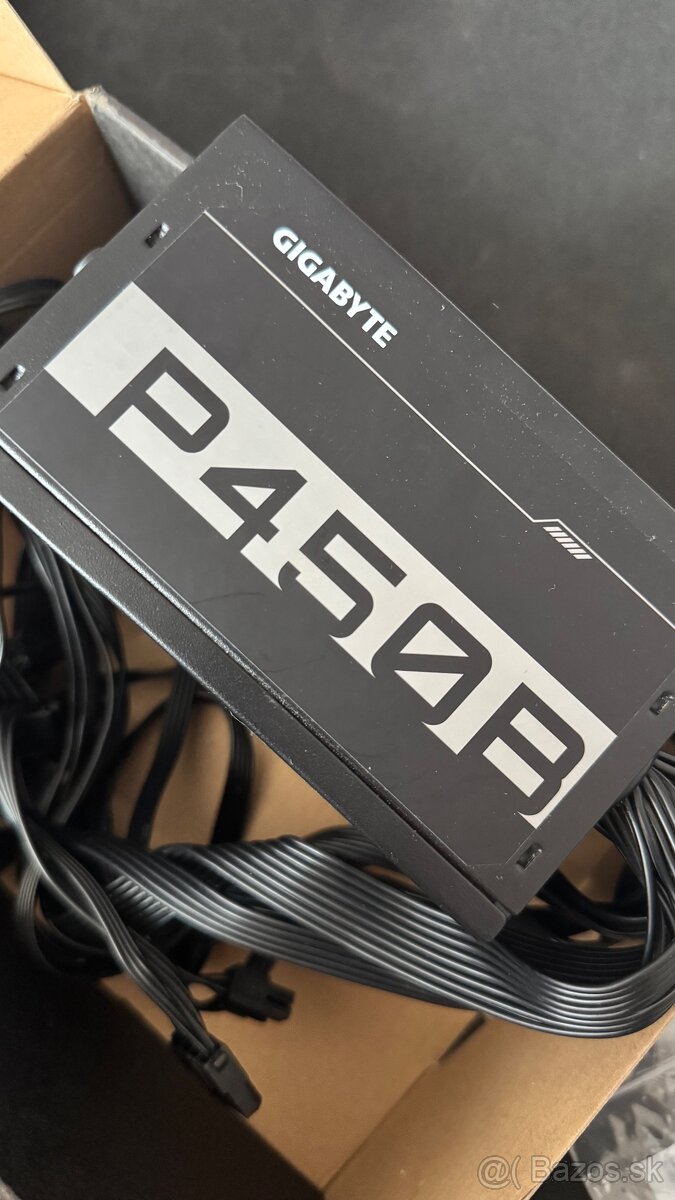 Gigabyte P450B 80 Bronze zdroj - 2