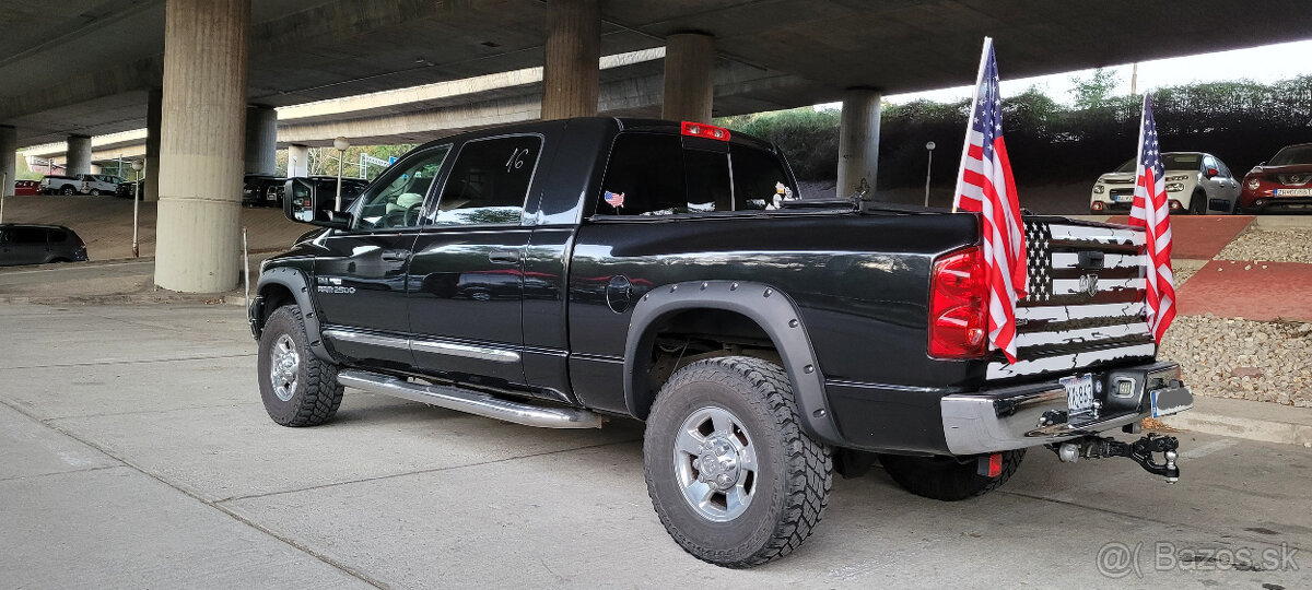 Dodge RAM 2500 MegaCab