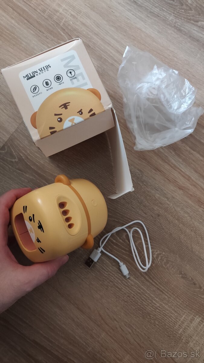 Elektrický luskáčik na tekvicové a slnečnicové semienka - 2