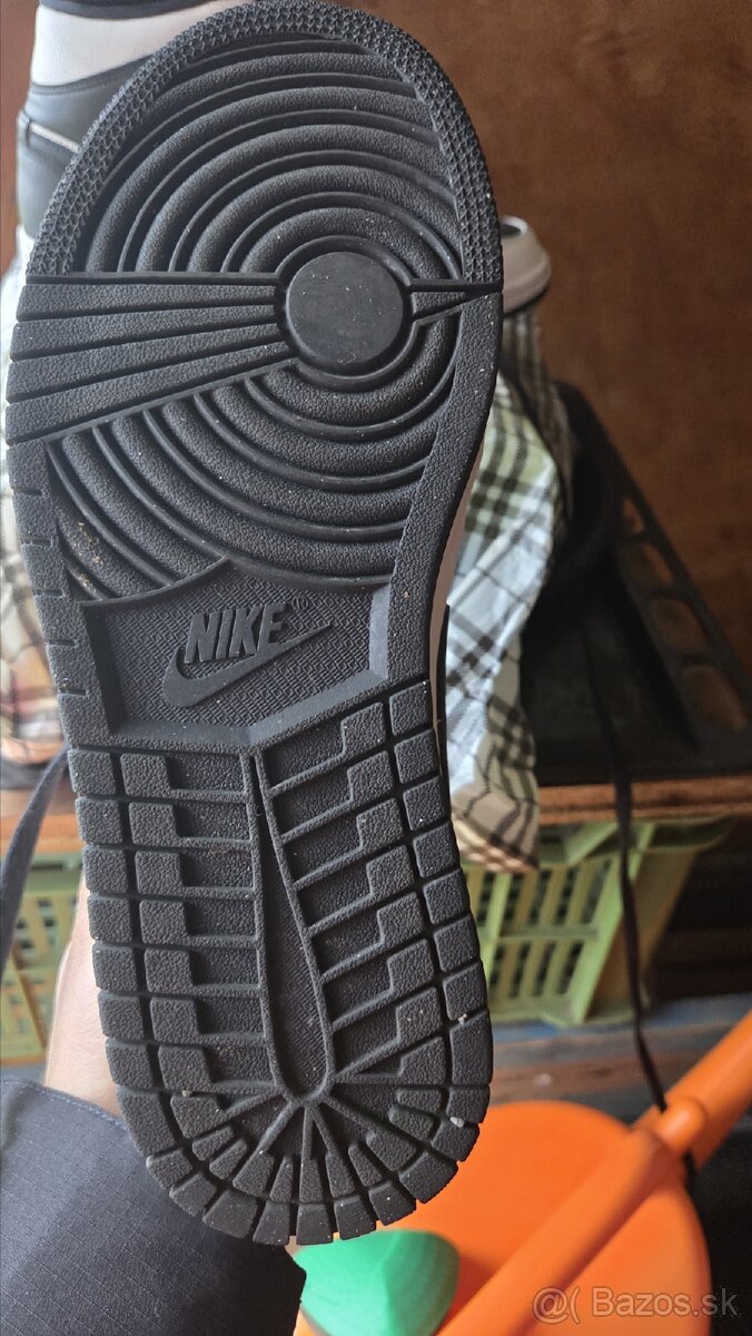 Nike Air Jordan 1 Mid. - 2