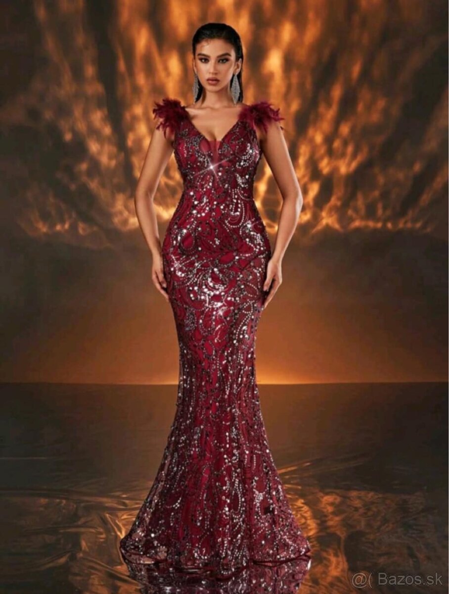 Burgundy šaty s perím - 2