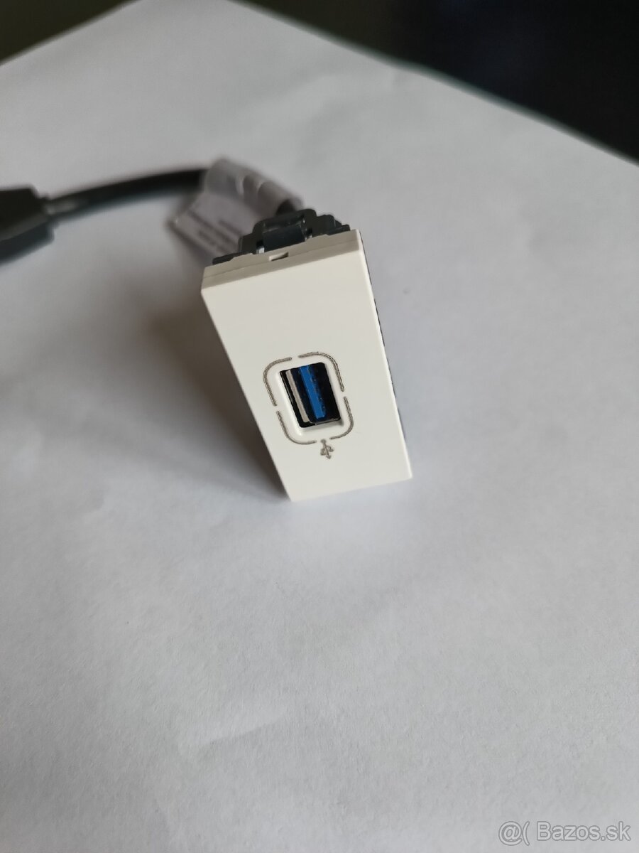 MOSAIC Predkontaktovaná zásuvka USB 3.0 1modul 78746 LE - 2