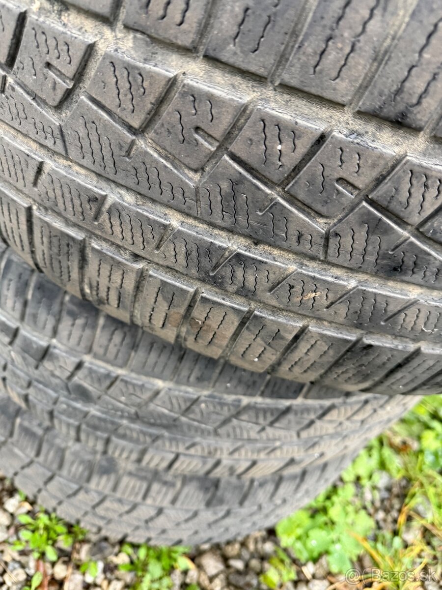 Zimne pneumatiky 235/55 R20 - 2