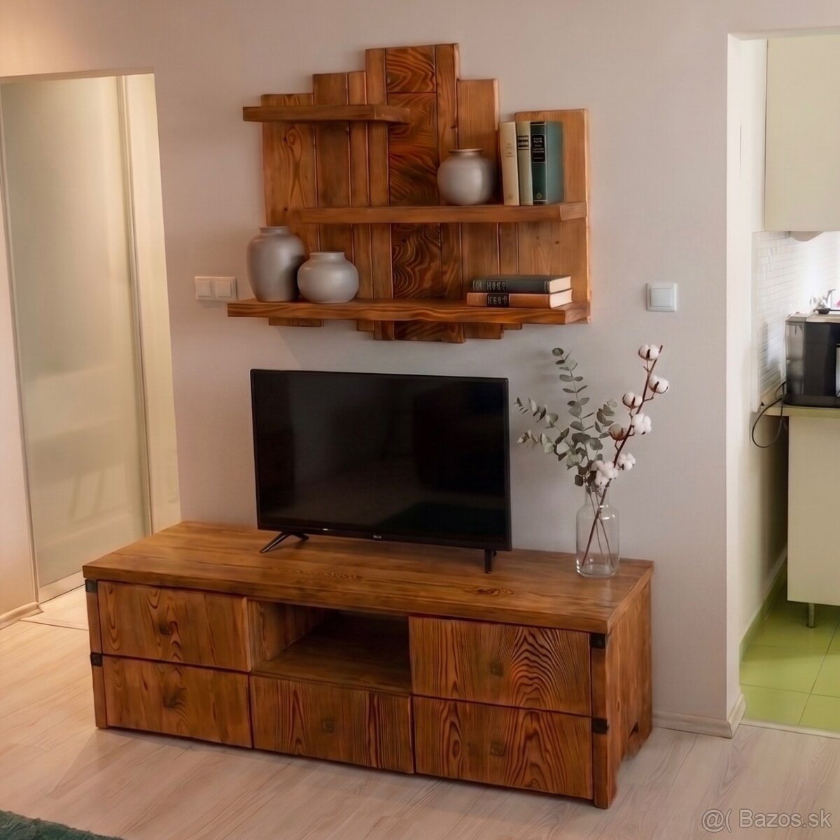 Skrinka pod tv - 2