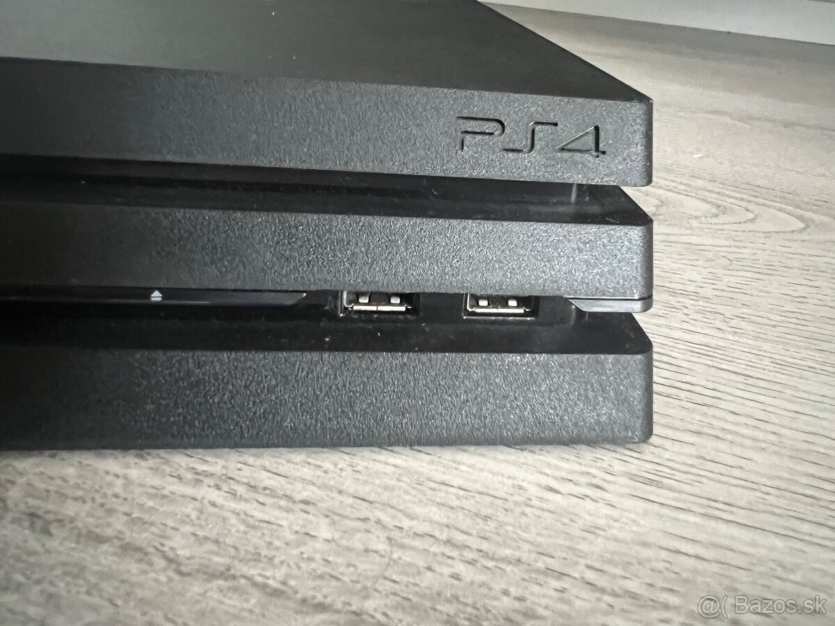 PS4 pro + 2 ovládače - 2