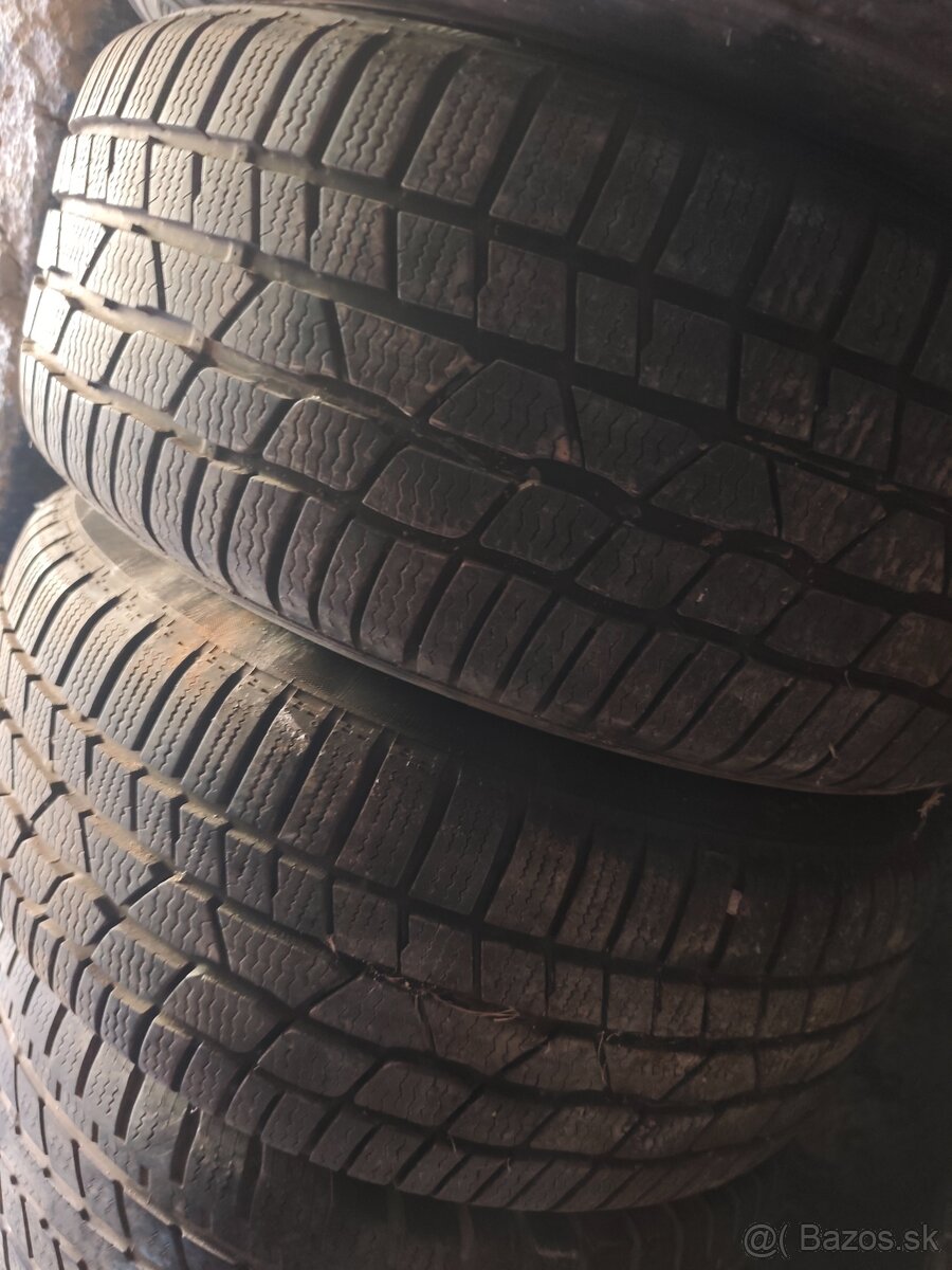 Predám zimné pneumatiky 225/50 r17 - 2