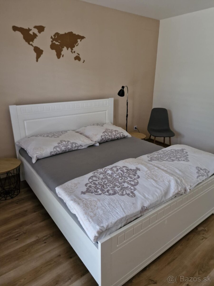 Biela drevená posteľ TIROL s matracami - 2