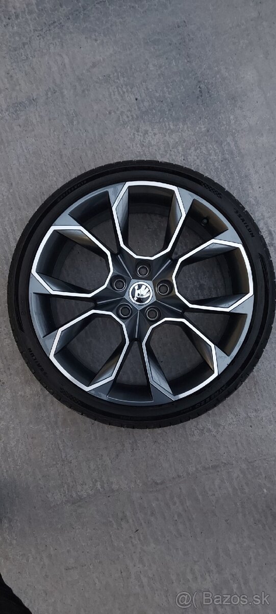 ŠKODA XTREM RS R19 ET51 7.5J 5x112 57.1 225/35
- 2