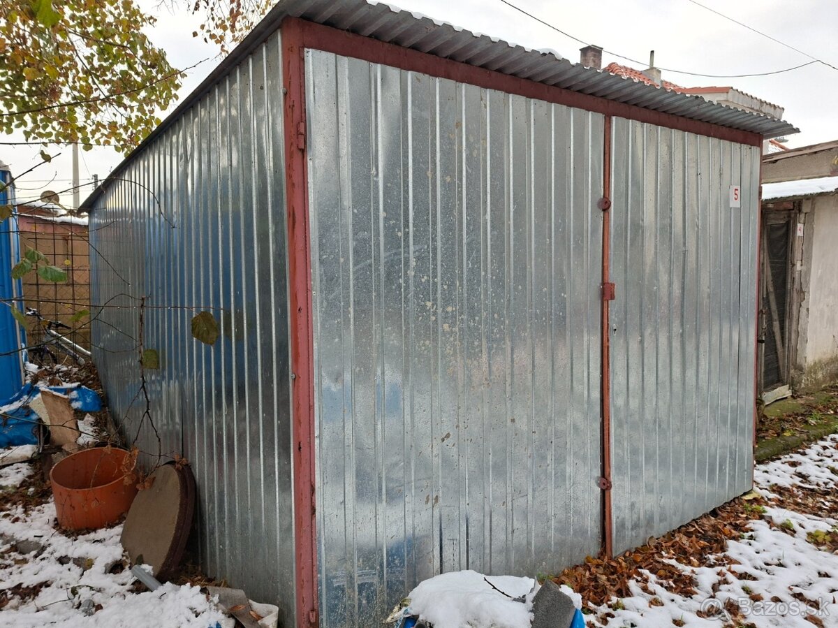 Na predaj plechová garáž - 2