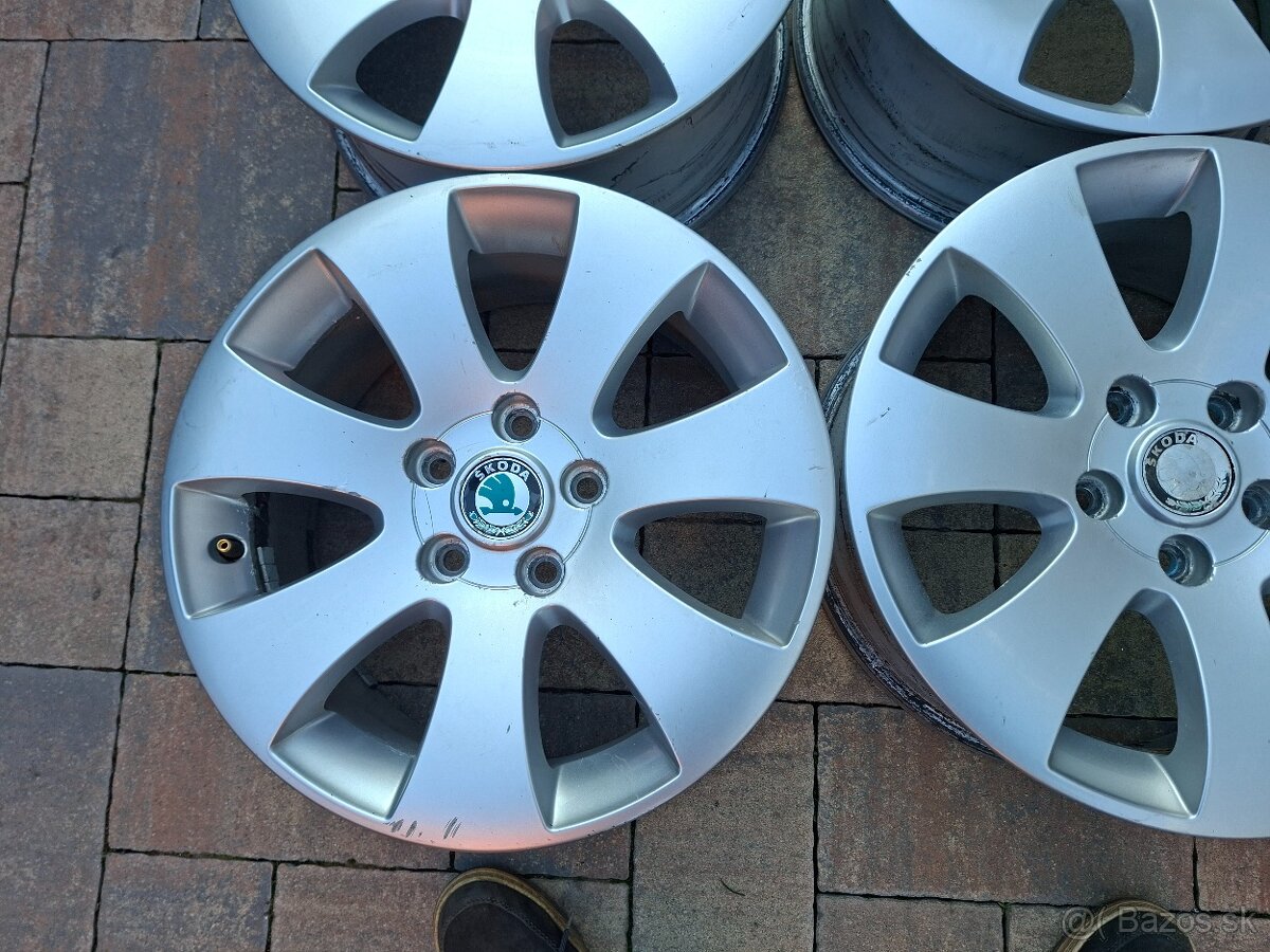 Predám org.hlinikové disky Skoda--R16 - 2