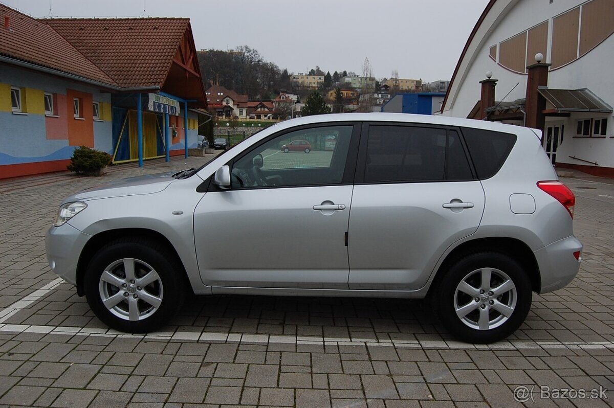 Toyota RAV4 2.0 benzín - 2