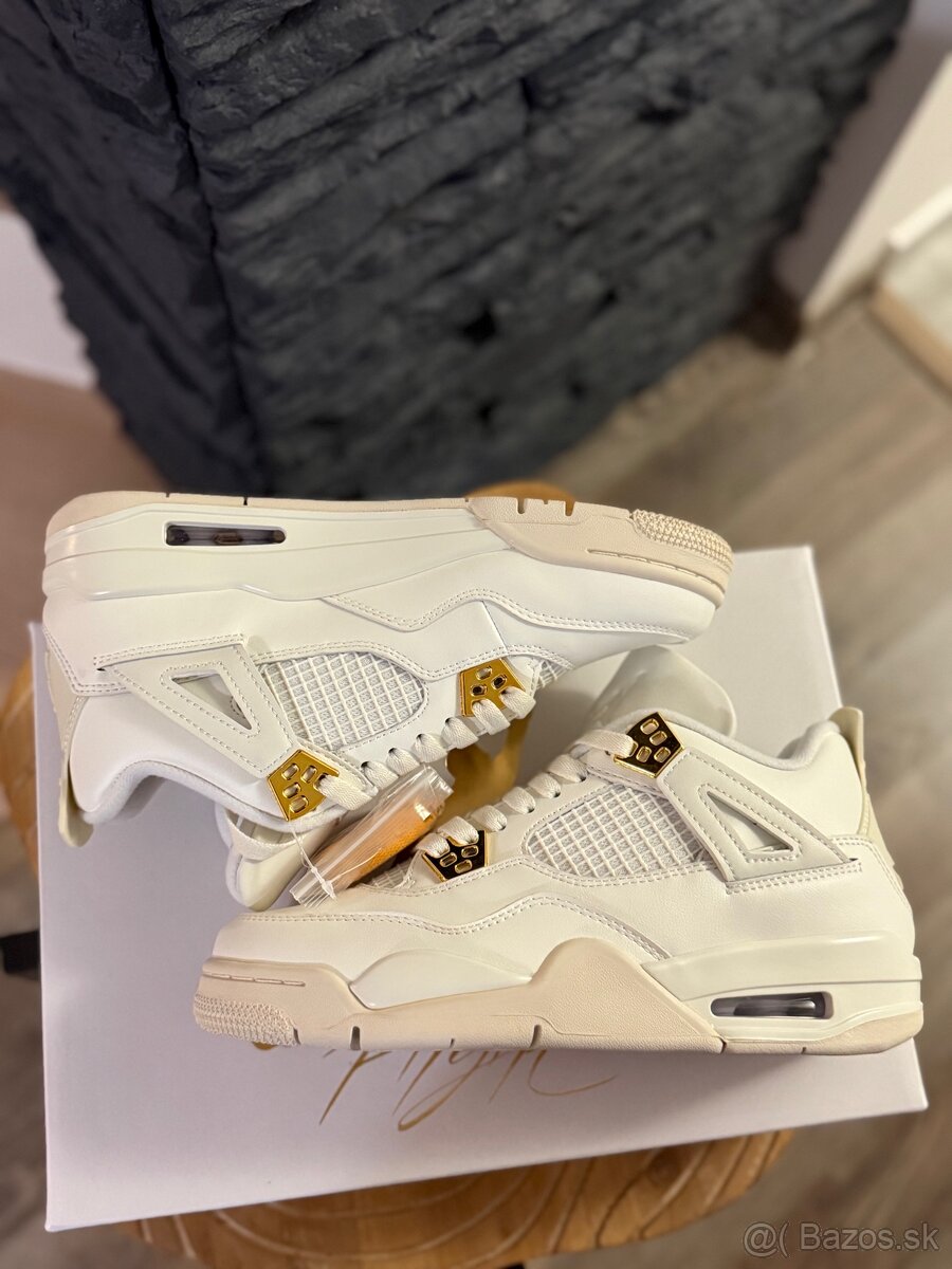 Jordan 4 Metallic Gold - 2