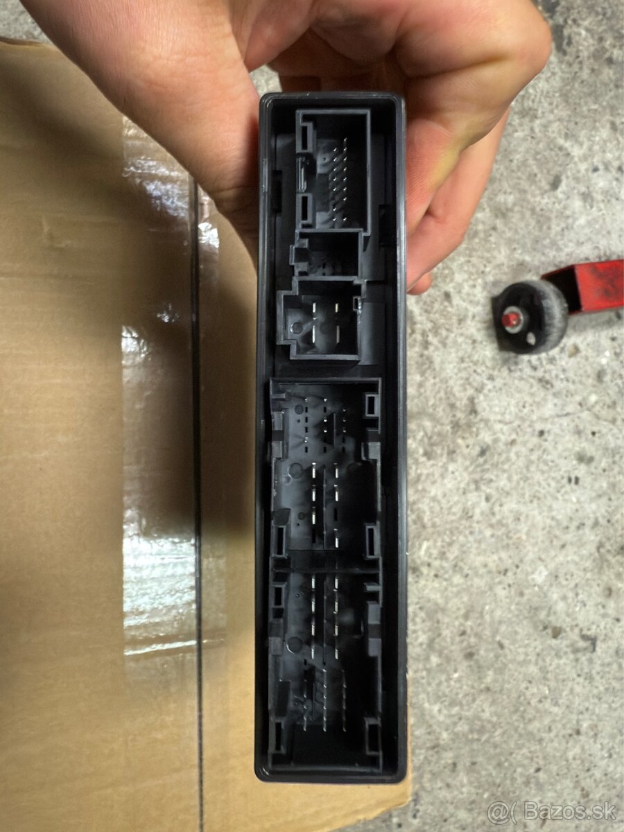 4M4 959 760 E - 2