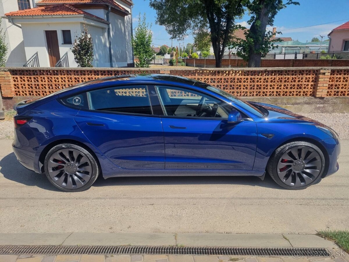 Tesla model 3 PERFORMANCE - 2