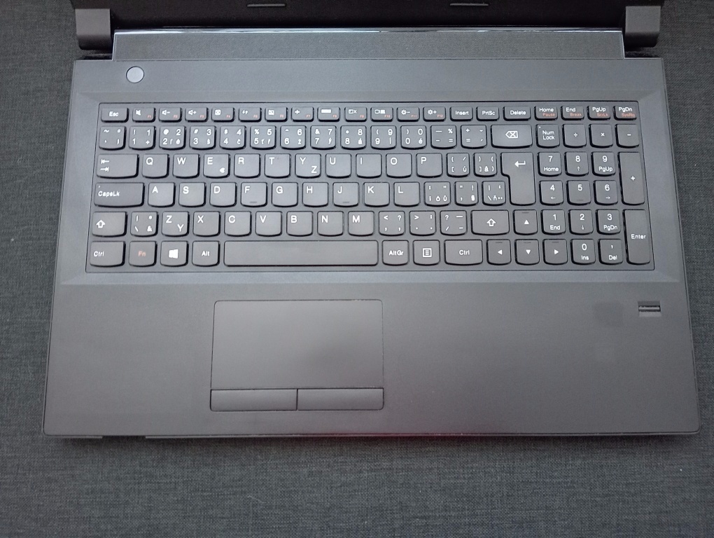 predám notebook Lenovo B50 , 8gb ram ,ssd ,HDMI , Windows 7 - 2