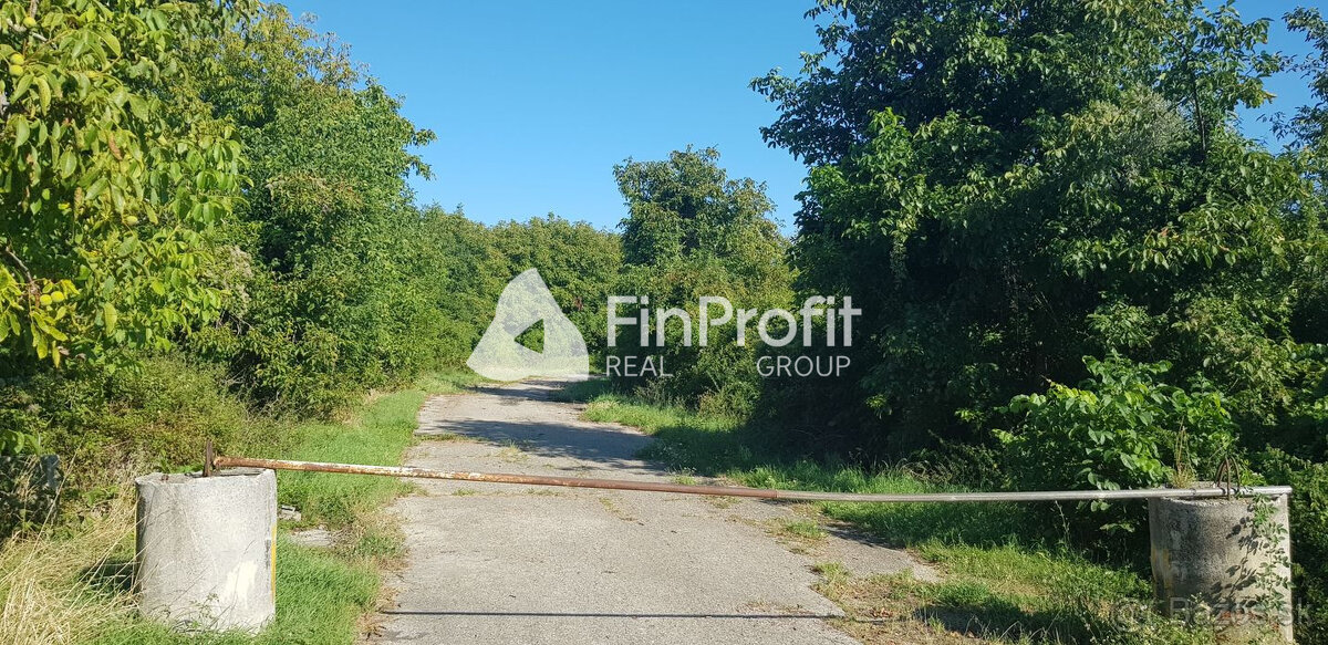 Predám pozemok Nitra - Lehota 2694m2. - 2